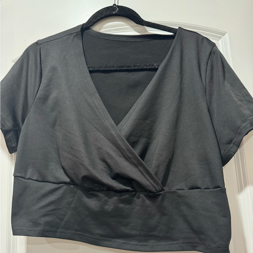 Black crop tee